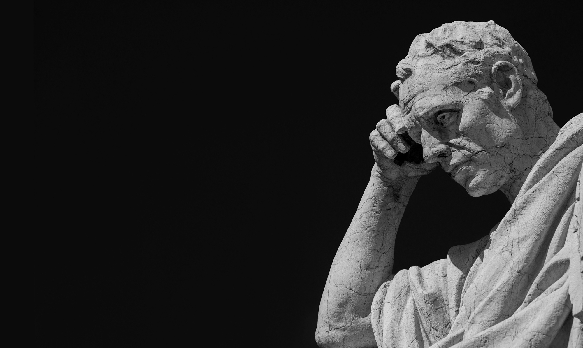 Statua pensierosa in bianco e nero per Schopenhauer dice che